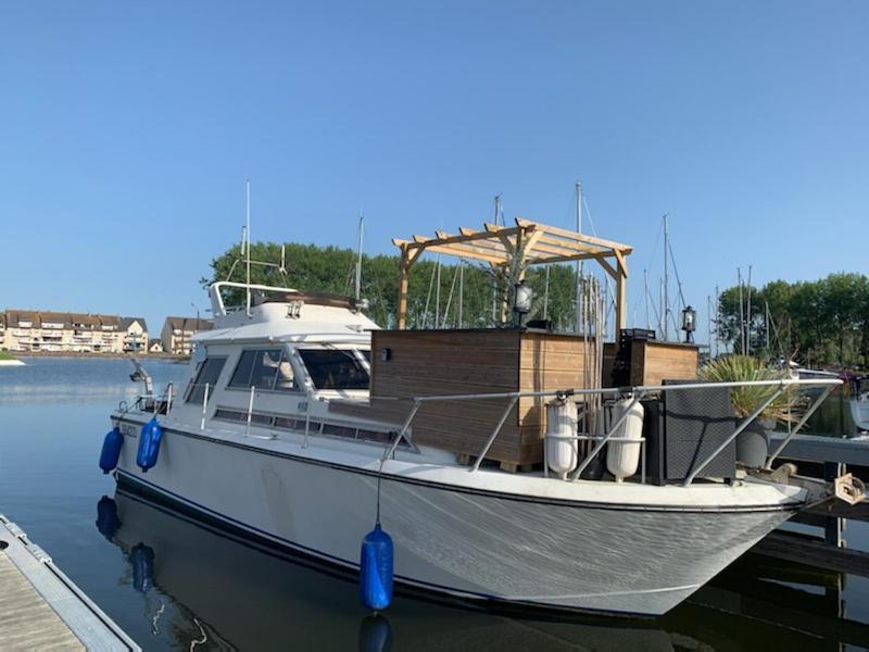 Magnifique Bateau Maison Hotel Ouistreham Luaran gambar