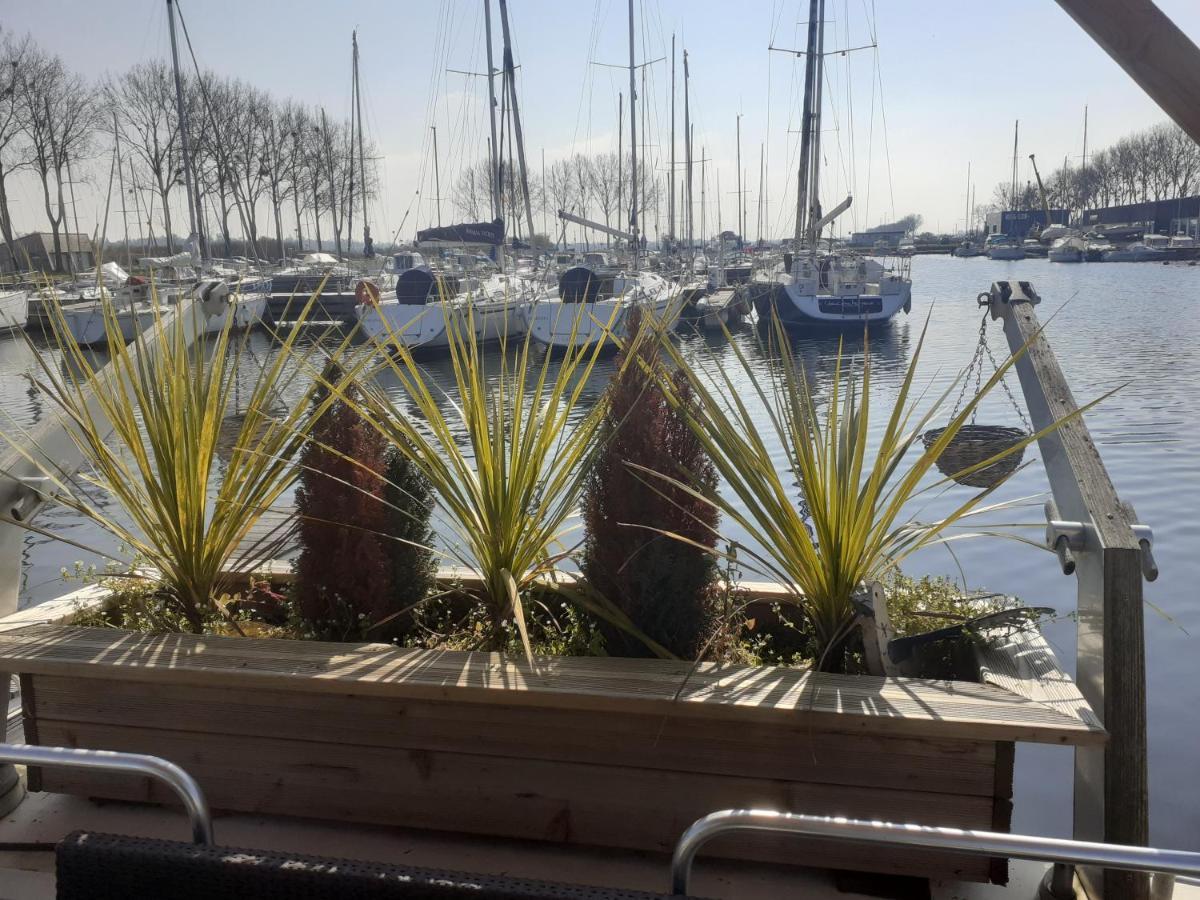 Magnifique Bateau Maison Hotel Ouistreham Luaran gambar